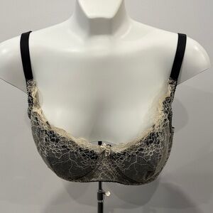 Wonderbra Black and Cream Lace Bra